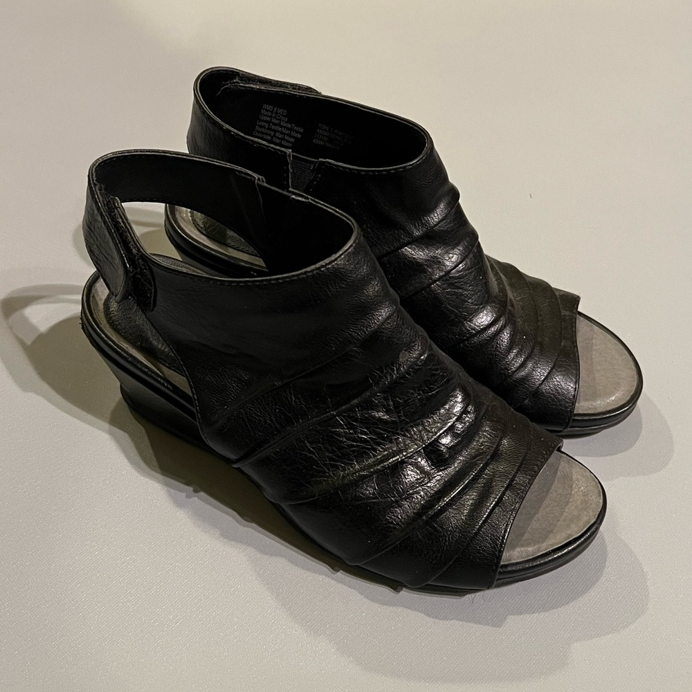 Croft & Borrow Wedge 9 **EUC**